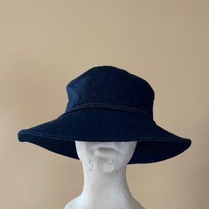 Liz Claiborne hat